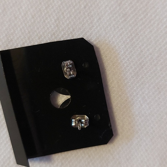 Woman's earrings - Picture 4 of 6